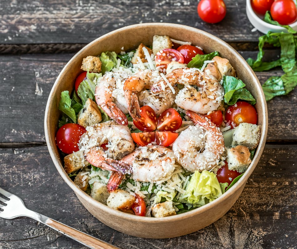 Salade méditerranéenne servie
